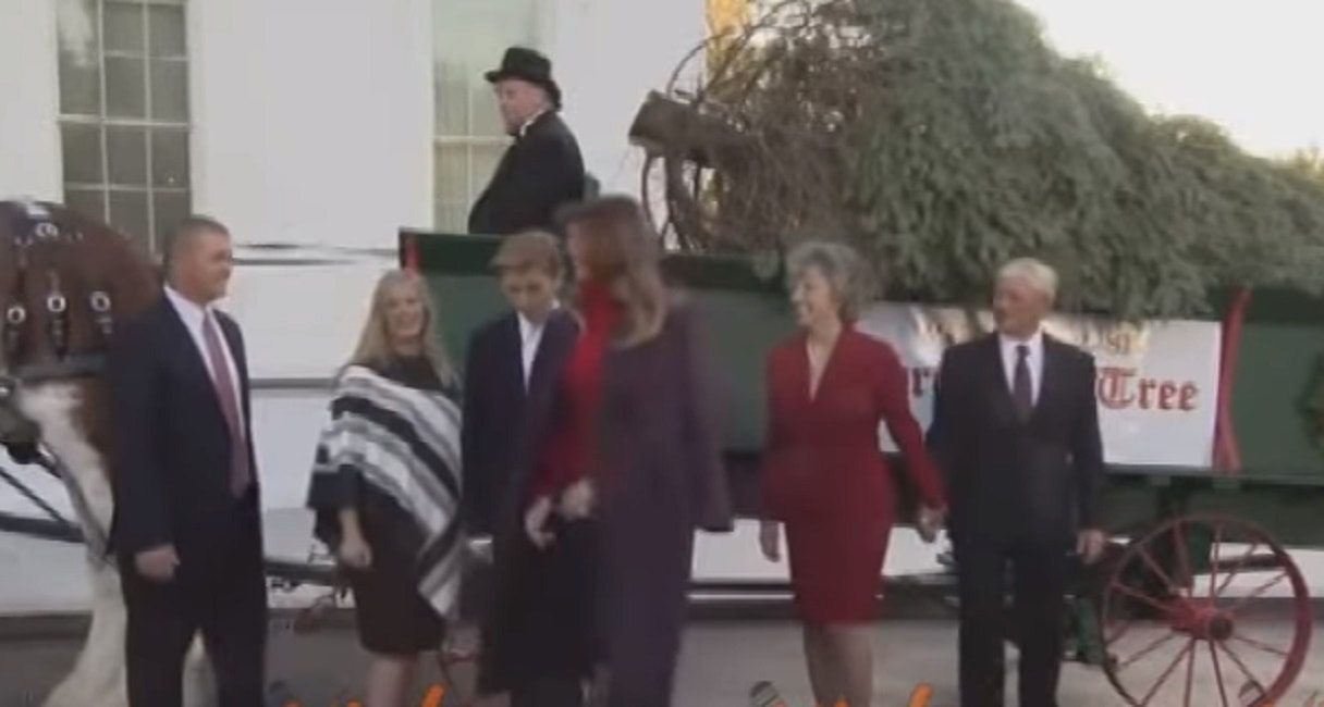 melania-trump-abero-natale-