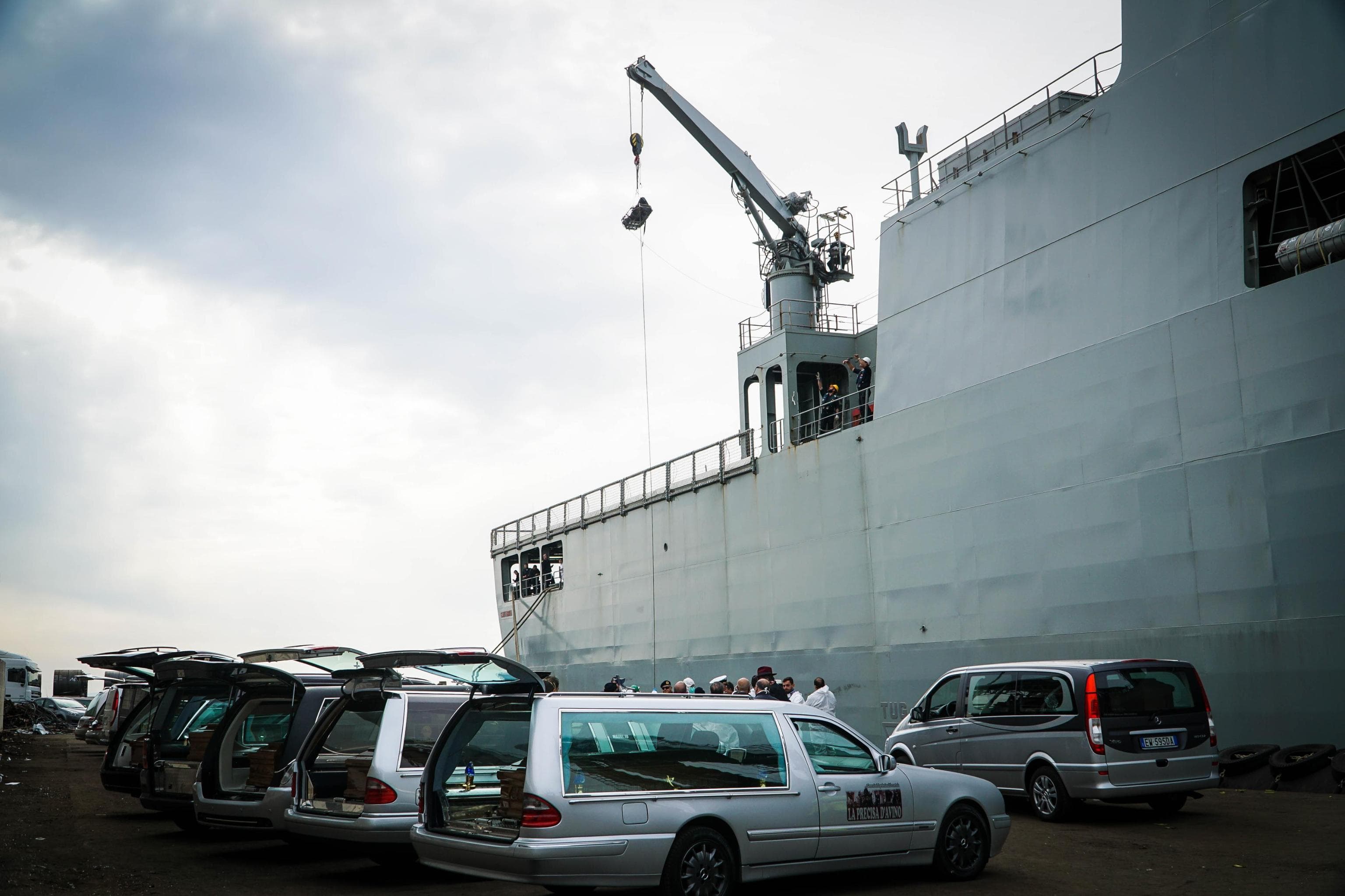 migranti-salerno-auto-bare-