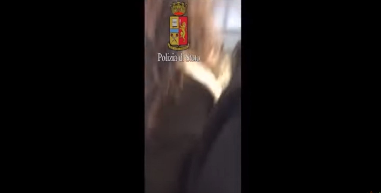 polizia-milano-nudo-struscia-pantaloni