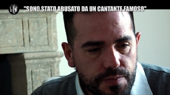 le-iene-abusi-cantante