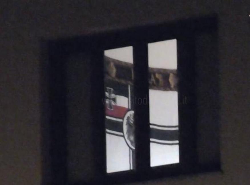 Firenze-bandiera-nazista-carabinieri