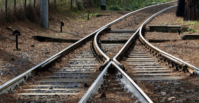 Lecco- binari-travolto-treno