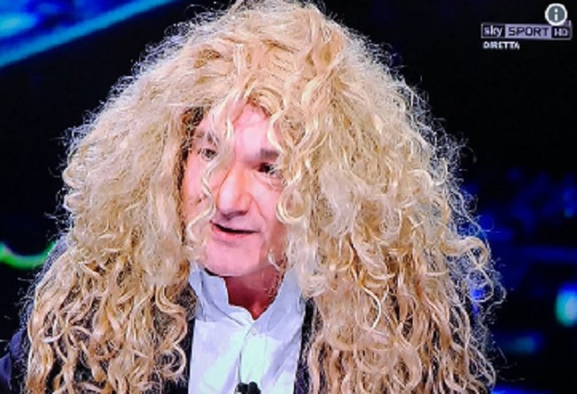 fabio-caressa-parrucca-bionda