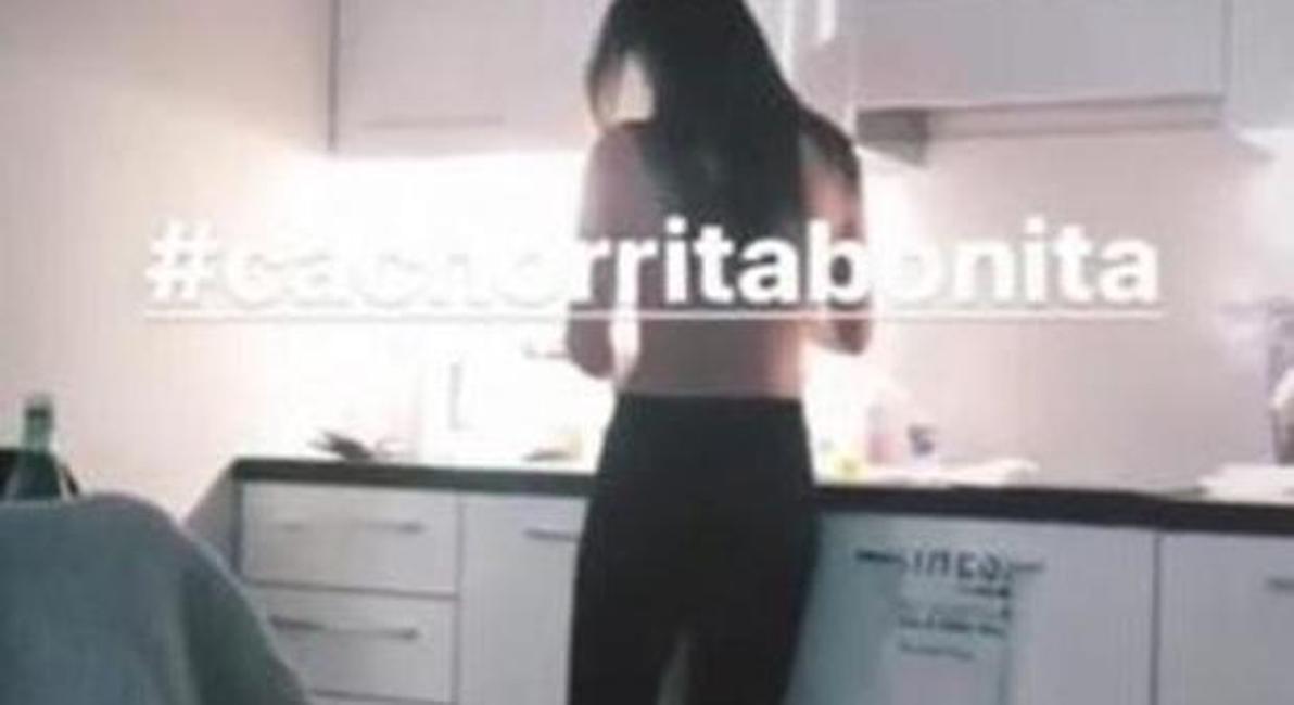 Cecilia-Rodriguez-senza-reggiseno-cucina