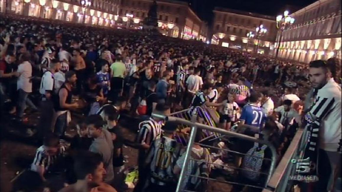 Piazza-San-Carlo-prefetto-indagato