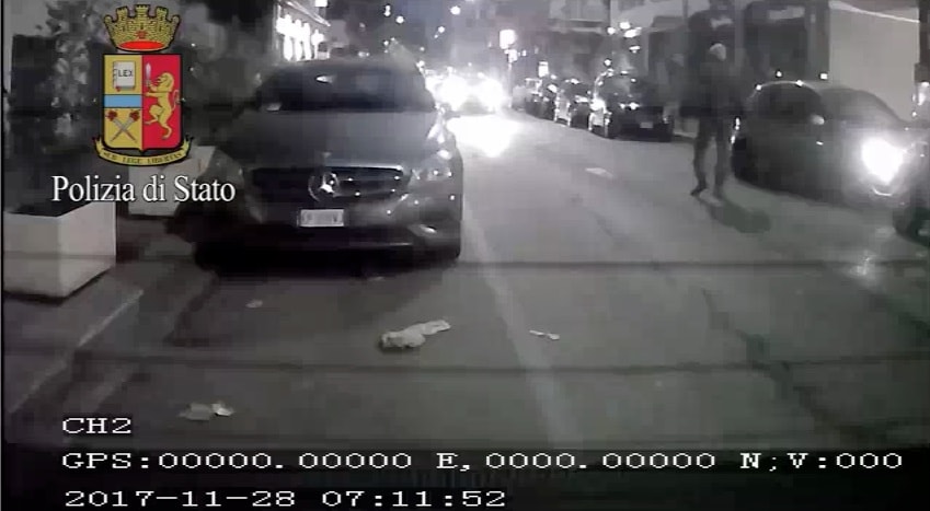 tassista-orecchio-milano