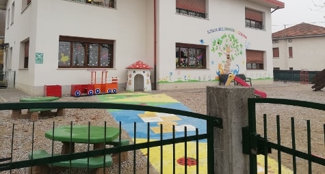 Erostrato asilo spilli caramelle