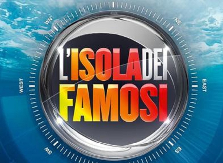 Isola dei Famosi a luci rosse, due naufraghi sorpresi in spiaggia mentre...