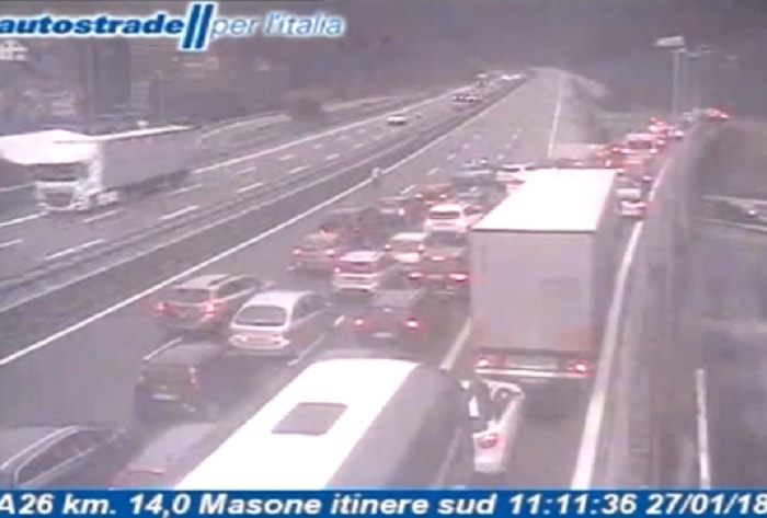 autostrada a26 maxi incidente