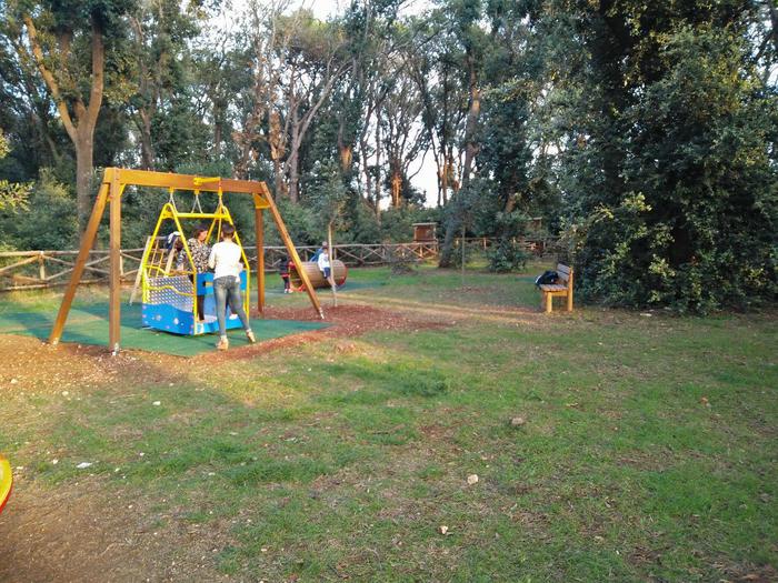 Sofia Salomoni a Vicchio è morta cadendo da una altalena