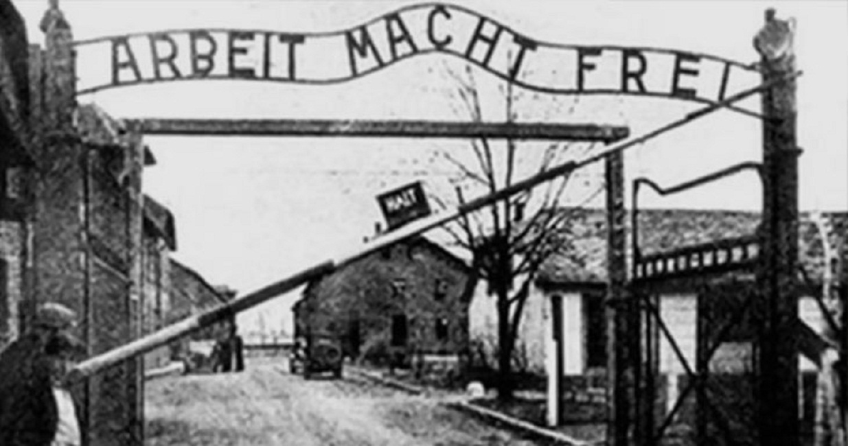 Arbeit macht frei, la difesa disarmante del meccanico di Rimini