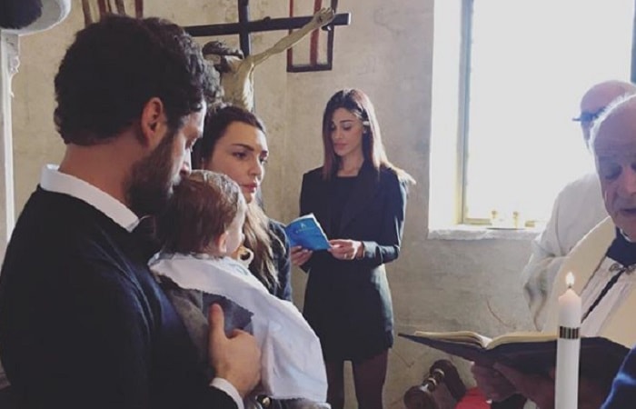 belen-battesimo-minigonna