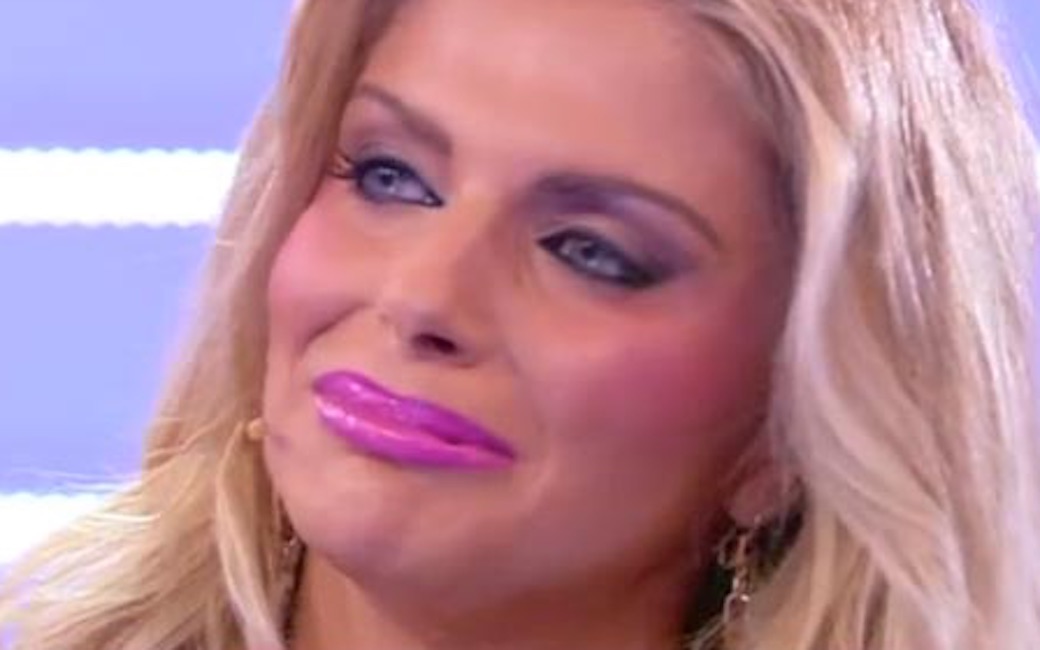 Francesca Cipriani si sente trascurata dagli altri naufraghi. Il triste sfogo