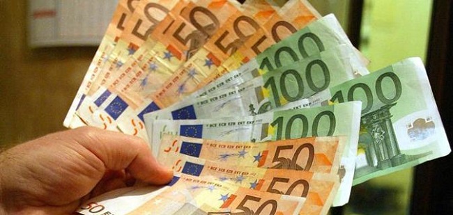 Italiani "minacciati" da politici incompetenti, corruzione e mafia: i dati Eurispes