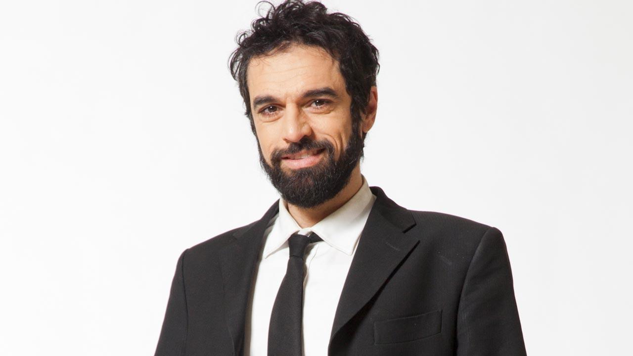 La iena Dino Giarrusso candidato a Roma per M5s. Dopo il ritiro dell'ammiraglio Veri