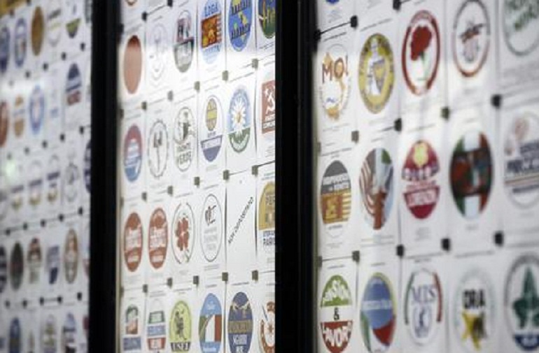 I simboli dei partiti che si sono presentati alle prossime elezioni politiche del 4 marzo (foto Ansa)