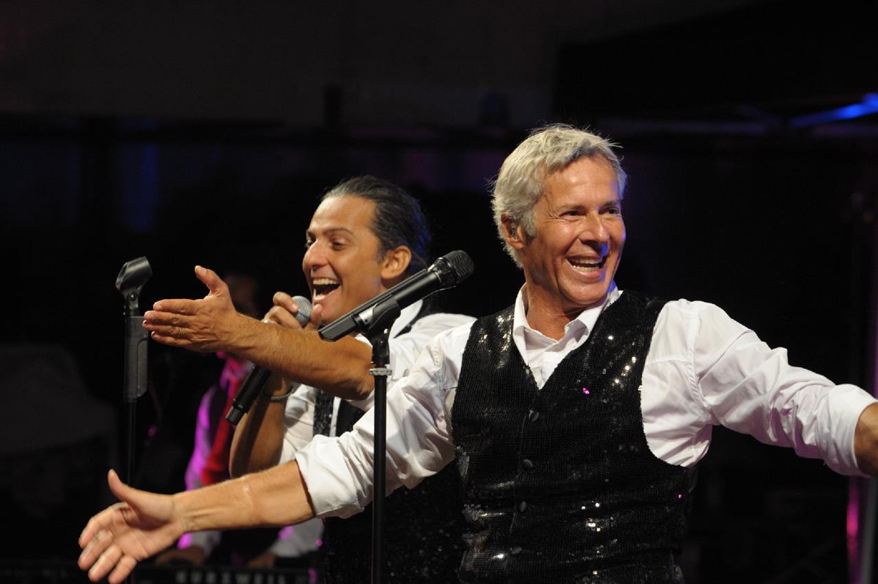 Fiorello telefona in diretta a Baglioni e accetta il suo invito al Festival di Sanremo