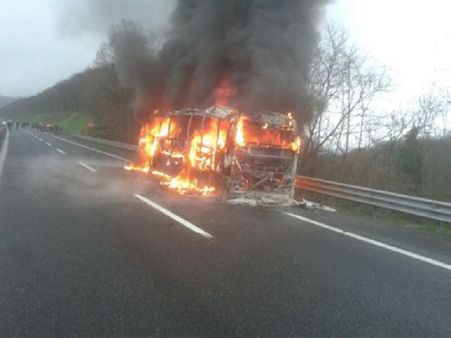 incendio-scuolabus