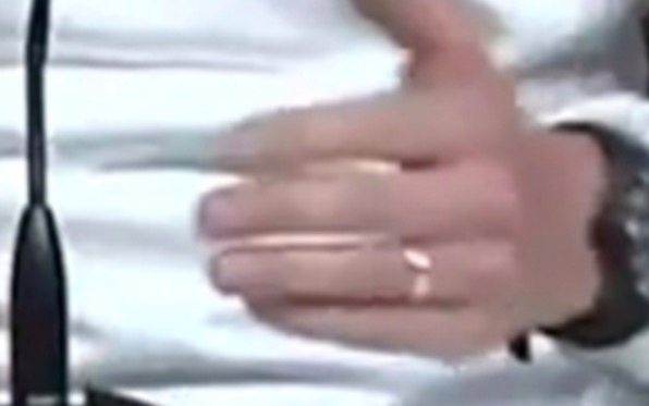 Massimiliano Allegri con la fede, matrimonio in vista con Ambra Angiolini?