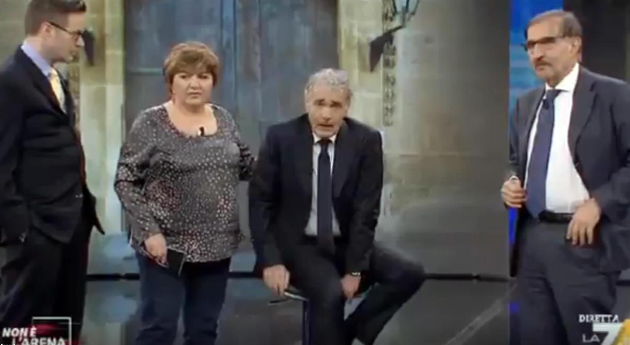 Massimo Giletti, malore a Non è l'Arena. Il fratello: "Coliche renali"