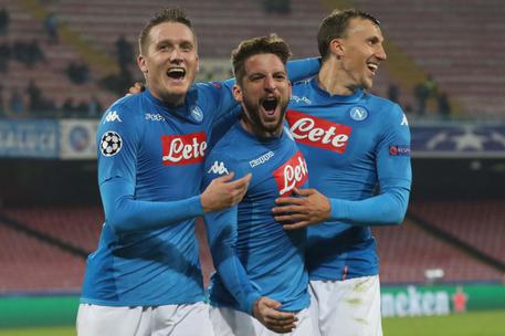 Serie A: Napoli batte Bologna e torna in vetta, Lazio perde ma Inter e Roma non ne approfittano