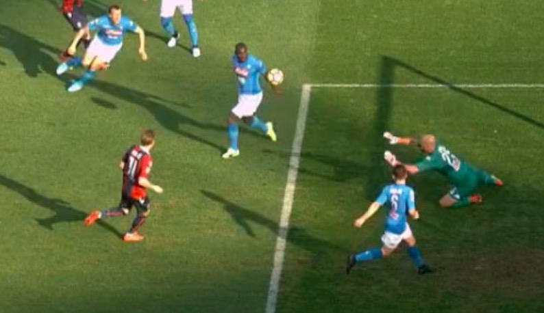 Napoli-Bologna, mano di Koulibaly: per VAR non è rigore