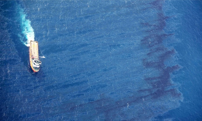 petrliera-affondata-foto-afp