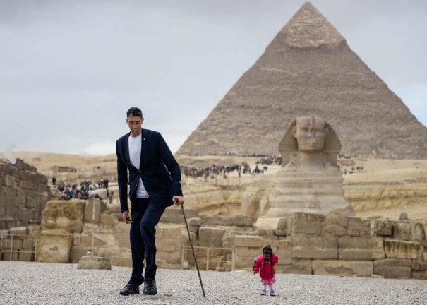 Uomo alto e donna bassa insieme 4