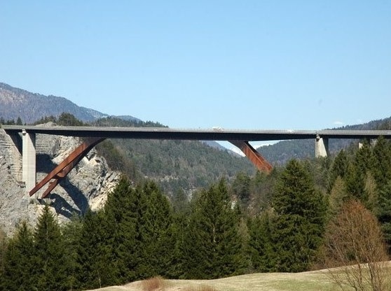 Belluno, 15enne trovata morta sotto il ponte Cadore. Anna era il suo nome