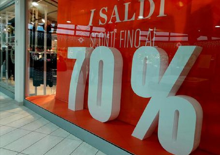 Saldi, il calendario città per città (foto Ansa)