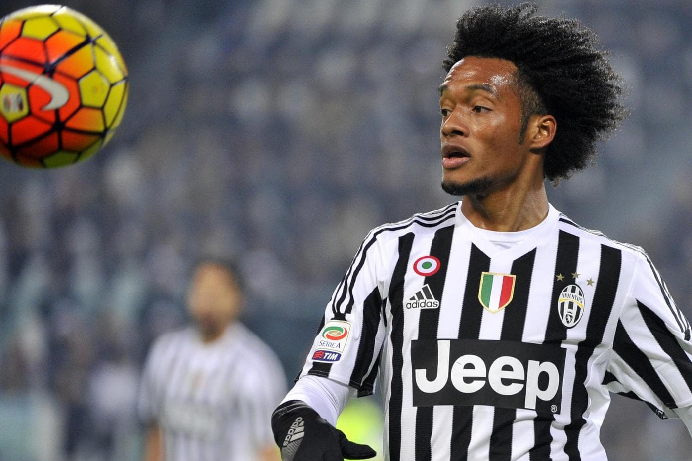 Juventus, Cuadrado positivo al coronavirus. Pirlo: "Assenze? Niente alibi. Giocheremo senza paure"