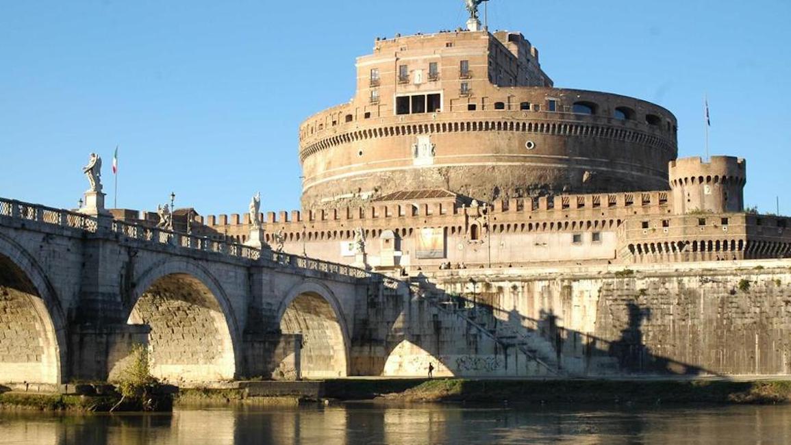 Un turista brasiliano è precipitato schiantandosi sulla banchina del Tevere a Roma