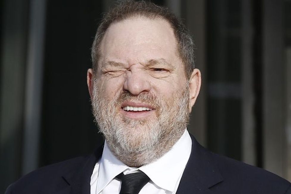 Ancora guai per Harvey Weinstein. L'ex assistente personale lo denuncia