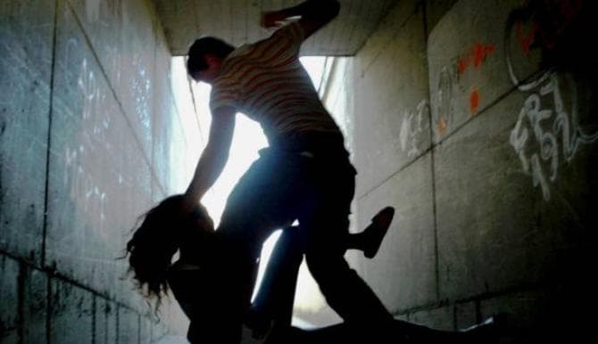 Milano, rifiuta di andare a letto con lui