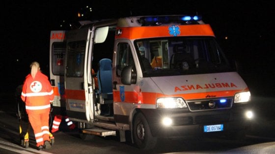 roma incidente frontale audi minicar