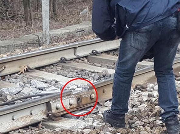 Treno deragliato a Pioltello tavoletta di legno