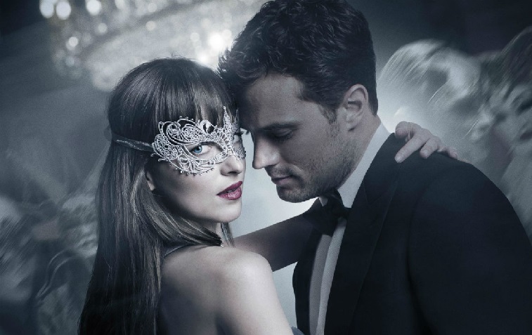 "Cinquanta sfumature di rosso" stroncato dalla stampa: "Si chiude una delle peggiori serie di sempre"