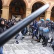 Bologna, scontri collettivi polizia 16 febbraio