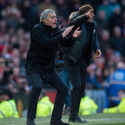 Mourinho-Conte (VIDEO), il loro Manchester United-Chelsea: strette di mano e la carezza di Mou