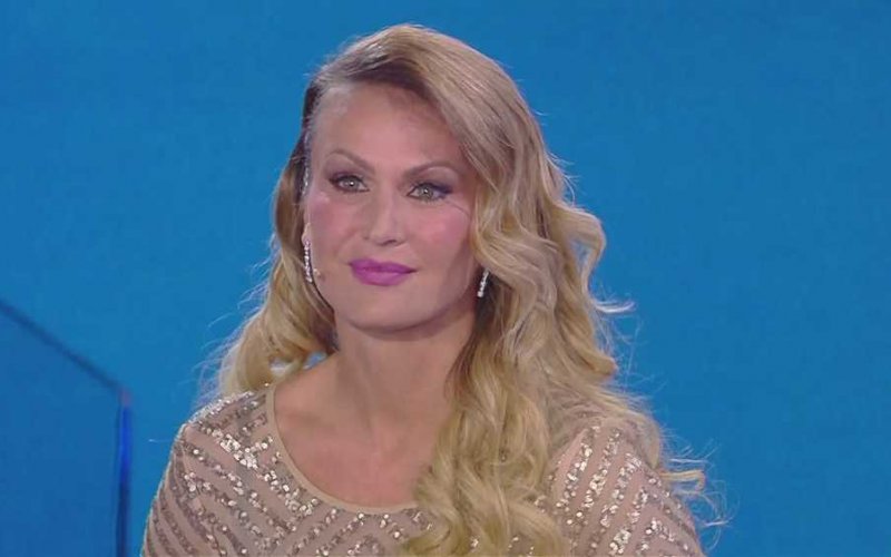 Eva Henger isola dei famosi