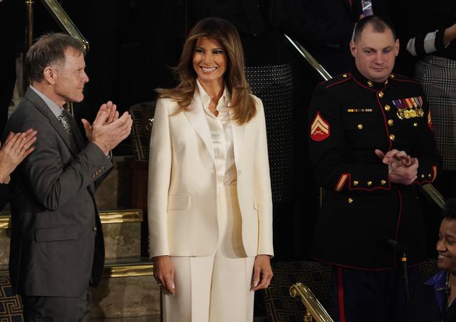 Melania Trump, abito bianco Washington