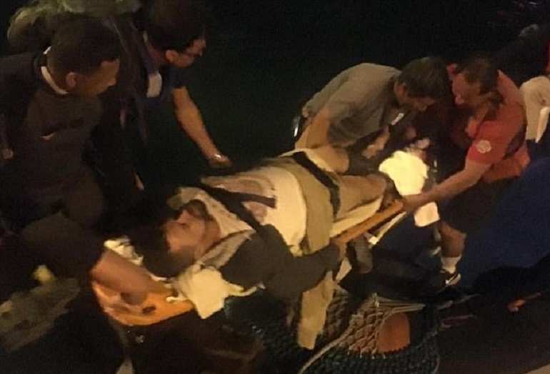 Galapagos, attaccato da uno squalo: si salva colpendolo sul muso