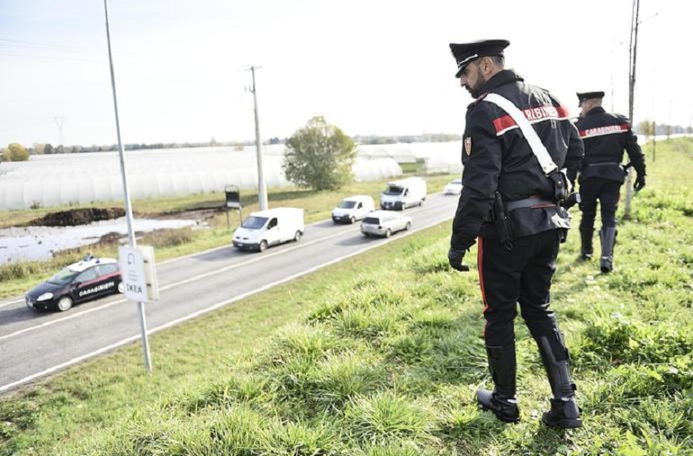 I rilievi dei carabinieri (foto Ansa)