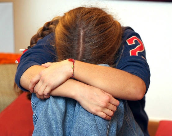 Operaio arrestato: nel cellulare foto osé con la figlia di 6 anni