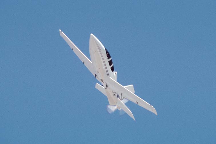 Un aereo da turismo monomotore è precipitato in California