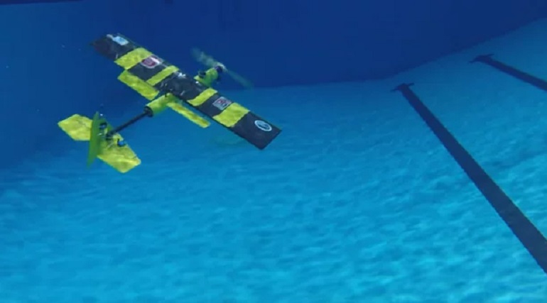 Il primo aereo sottomarino