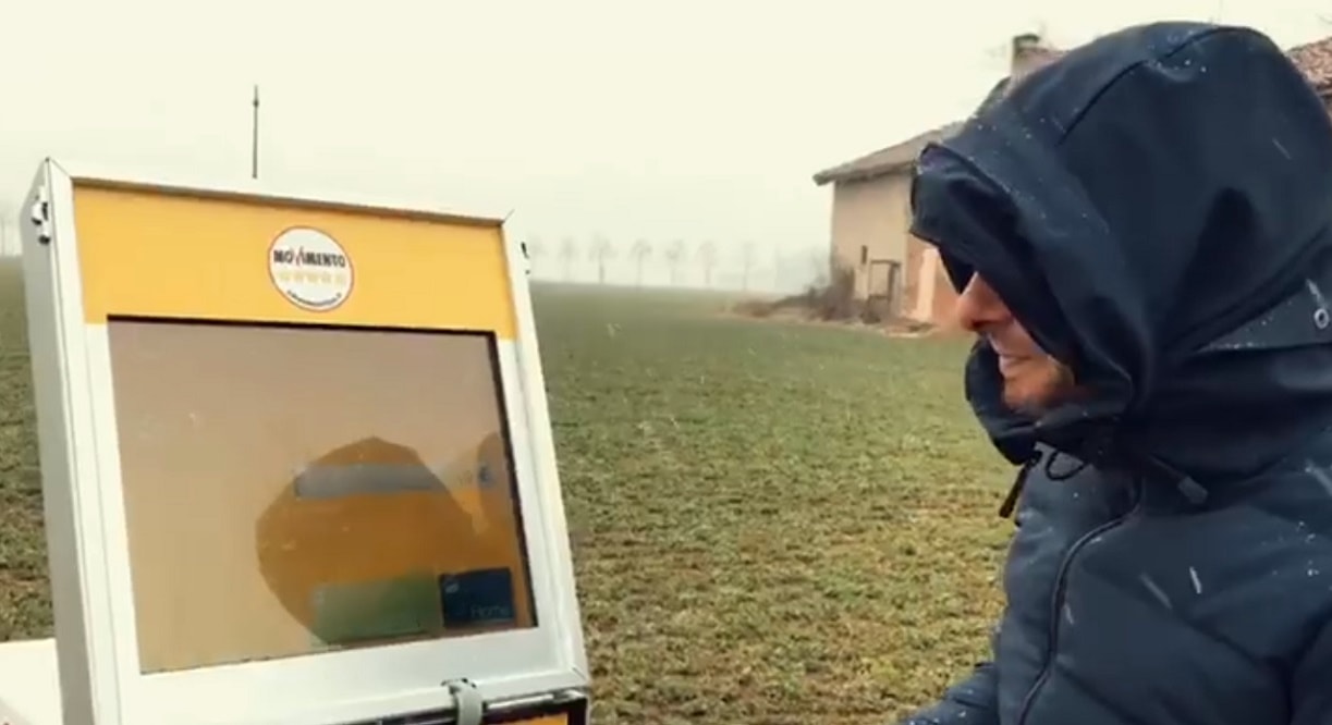 Alessandro Di Battista ( M5s): "Ecco #donamat. Nessun finanziatore ma un solo lobbista