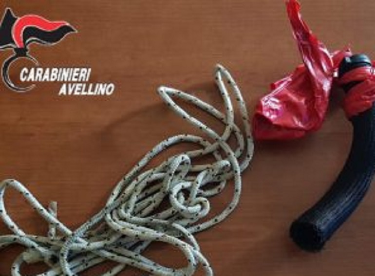 La corda usata dai due aggressori (foto Ansa)