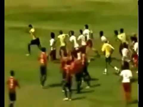 Tifosi incappucciati, insulti razzisti e inseguimento arbitro Omar Younes in auto