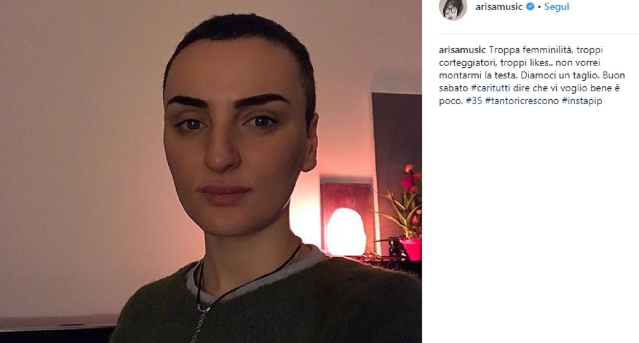 Non a caso, sempre su Instragram in una foto postata qualche giorno fa aveva scritto: "Ma ditemi.. cosa sarebbero i vostri sabati sera senza i dibattiti sulle mie acconciature?"